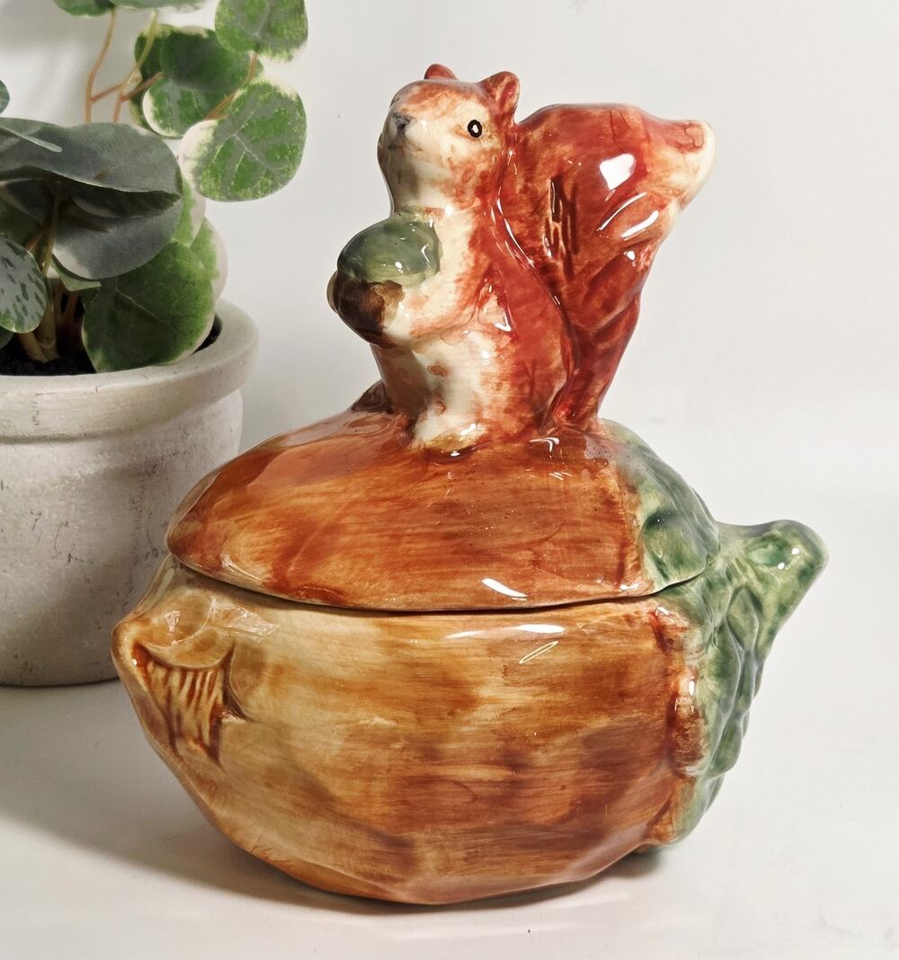 Vintage Squirrel Walnut Cookie Jar Candy Dish Decorative bowl with Lid Ceramic